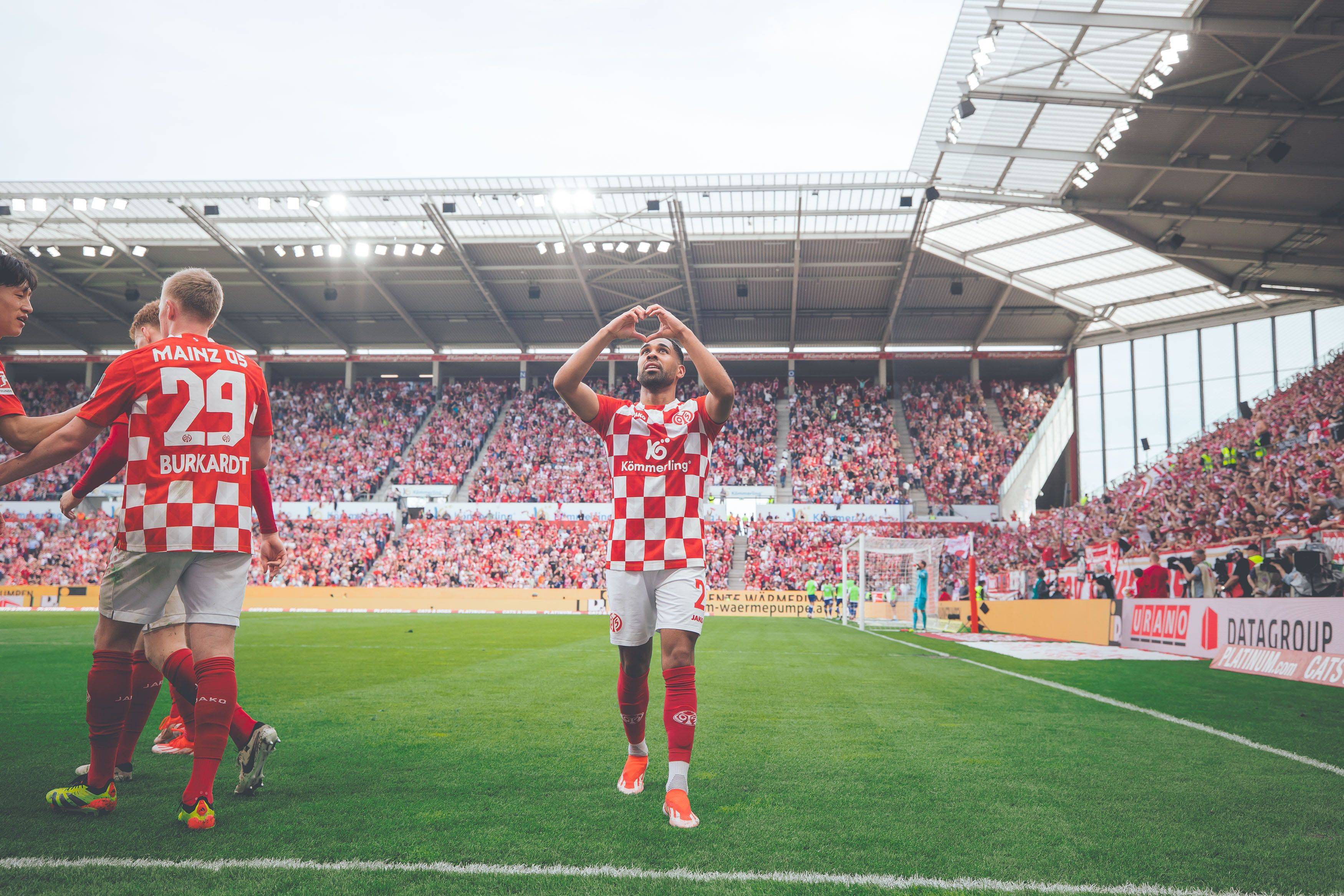 德甲赛程吃紧，曼联国际比赛日状态回暖，更衣室稳定，更衣室氛围转暖的简单介绍开云官网