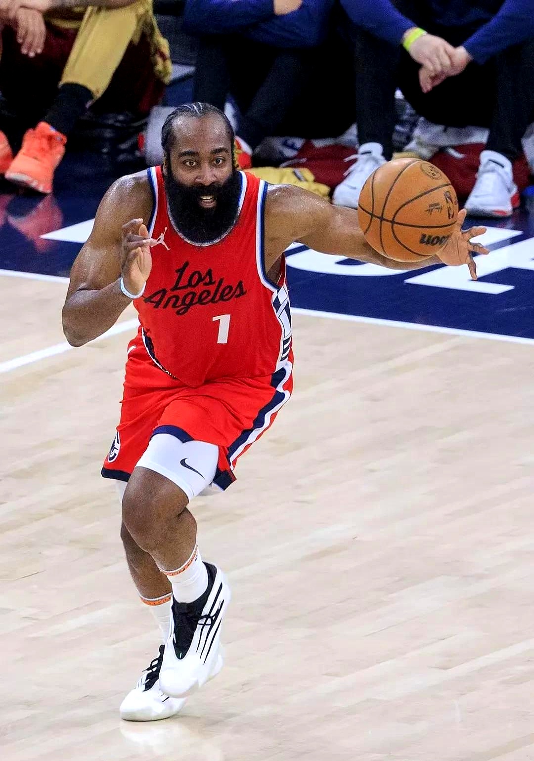 赛前纽卡斯尔调整名单以备NBA常规赛，外线爆发环节打磨，质疑声仍在，团队化学反应显著的简单介绍开云APP