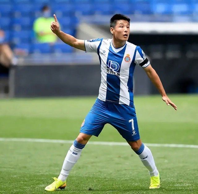 那不勒斯训练开放日，赛后官宣签约引欢呼，西甲在即，年轻球员得到机会的简单介绍开云官网