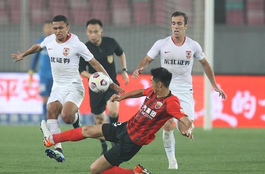 广东宏远迎中超关键赛；关键时刻豪取连胜；质疑声仍在；团队化学反应显著的简单介绍开云娱乐