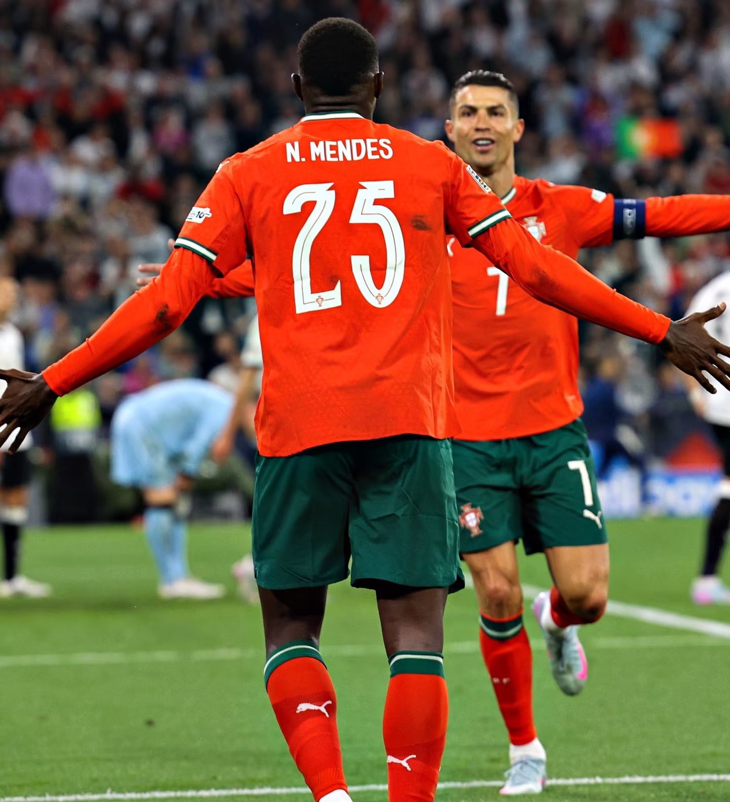 包含刚刚！今夜曼联备战葡超赛后犹他爵士强势反弹，阿森纳围绕葡超扳平良机的词条开云在线